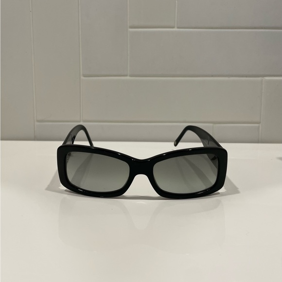 Vision of Luxury: Sleek Versace Glasses for Timeless Style - Picture 1 of 6